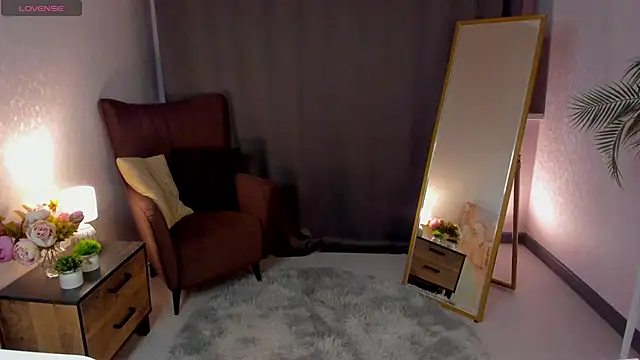cute luucy online show from March 20, 2026, 3:40 am
