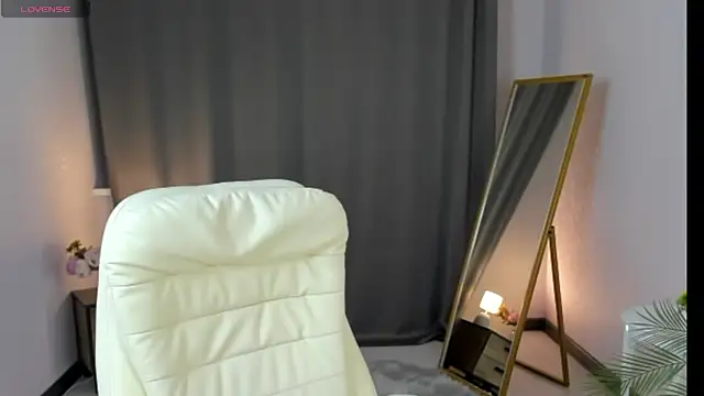 cute luucy online show from March 19, 2026, 2:55 am