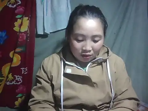 PhamPhung online show from December 18, 2025, 4:22 pm