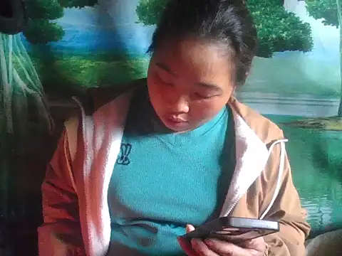 PhamPhung online show from December 17, 2025, 1:54 am