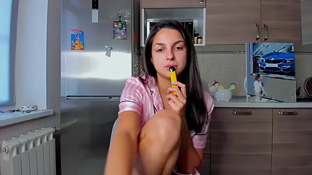 Snapshot of Guilana_baby chatting on October 29, 2025, 12:26 pm Guilana baby online show from October 29, 2025, 12:26 pm