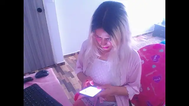 Snapshot of mystica_25 chatting on November 5, 2025, 3:37 pm mystica 25 online show from November 5, 2025, 3:37 pm