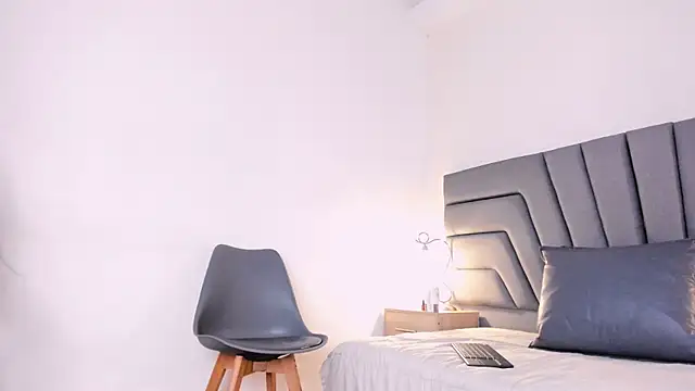 Snapshot of Maia_520 chatting on November 18, 2025, 6:55 pm Maia 520 online show from November 18, 2025, 6:55 pm