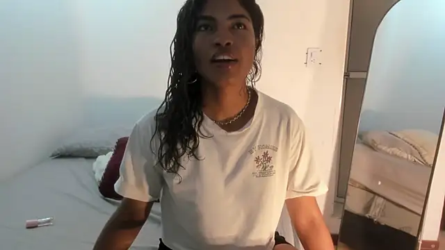 Snapshot of sienna_glow chatting on May 30, 2026, 6:46 pm sienna glow online show from May 30, 2026, 6:46 pm