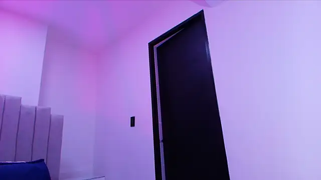 valecastro  online show from November 27, 2025, 7:14 pm