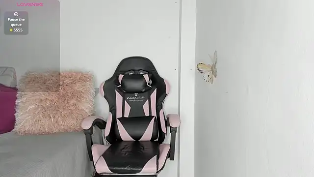 mari-ross online show from April 21, 2026, 2:03 am