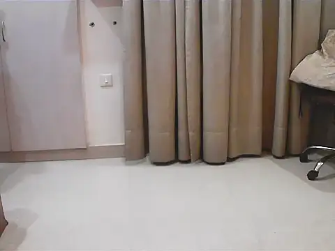 Snapshot of elize__ chatting on December 14, 2025, 3:35 am elize online show from December 14, 2025, 3:35 am