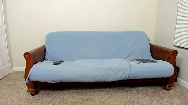 KristalMountain online show from December 17, 2025, 5:01 am