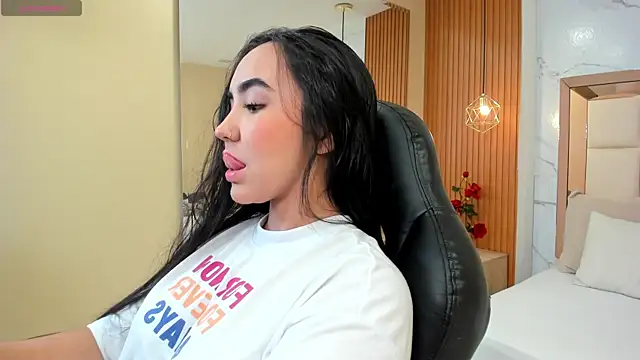 julieta rosee online show from November 13, 2025, 10:13 pm