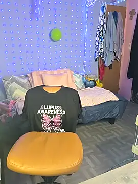 Purple2StayThnxx online show from April 10, 2026, 11:39 am