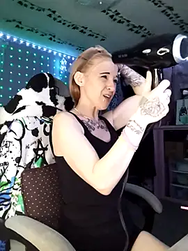 Snapshot of Purple2StayThnxx chatting on February 22, 2026, 7:15 pm Purple2StayThnxx online show from February 22, 2026, 7:15 pm