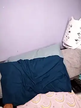 Snapshot of Purple2StayThnxx chatting on January 17, 2026, 4:21 pm Purple2StayThnxx online show from January 17, 2026, 4:21 pm