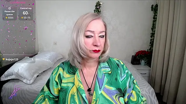 Snapshot of hunters_woman chatting on May 31, 2026, 4:35 pm hunters woman online show from May 31, 2026, 4:35 pm