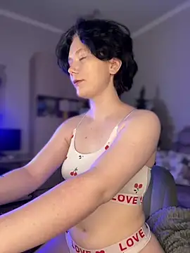 RinaShy online show from December 15, 2025, 5:13 am