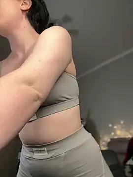 RinaShy online show from November 28, 2025, 5:07 am