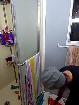 amymatthews92 online show from December 15, 2025, 11:10 pm