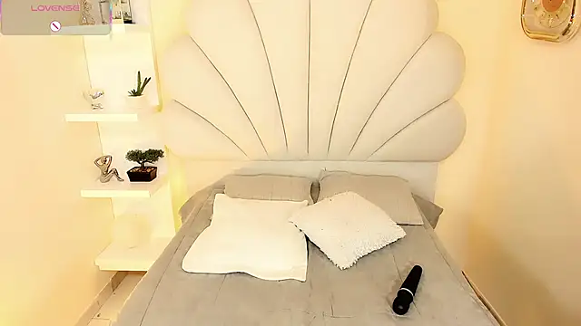 HottSalomee online show from November 13, 2025, 6:06 am