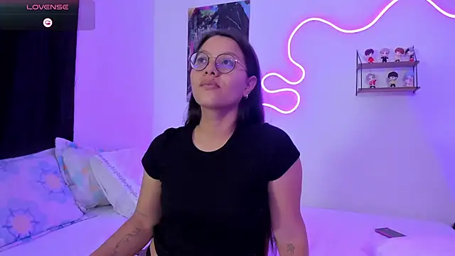 Dilan and Mia online show from November 21, 2025, 1:04 am