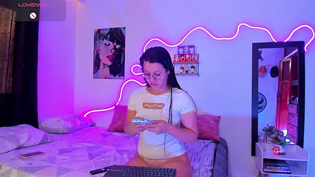 Snapshot of Dilan_and_Mia chatting on September 21, 2025, 3:17 pm Dilan and Mia online show from September 21, 2025, 3:17 pm