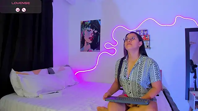 Snapshot of Dilan_and_Mia chatting on October 2, 2025, 5:27 pm Dilan and Mia online show from October 2, 2025, 5:27 pm