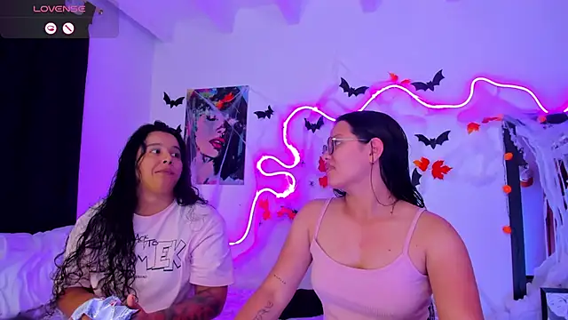 Snapshot of Dilan_and_Mia chatting on October 16, 2025, 10:29 pm Dilan and Mia online show from October 16, 2025, 10:29 pm