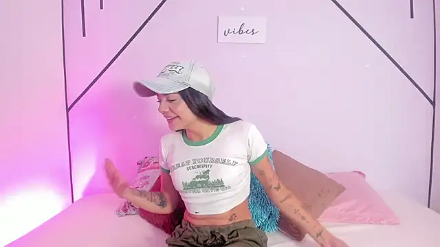 MiahCornell  online show from January 5, 2026, 7:17 pm