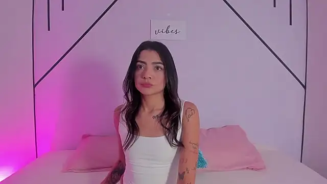 MiahCornell  online show from January 7, 2026, 6:13 pm