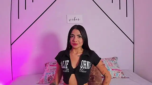 MiahCornell  online show from November 7, 2025, 7:51 pm