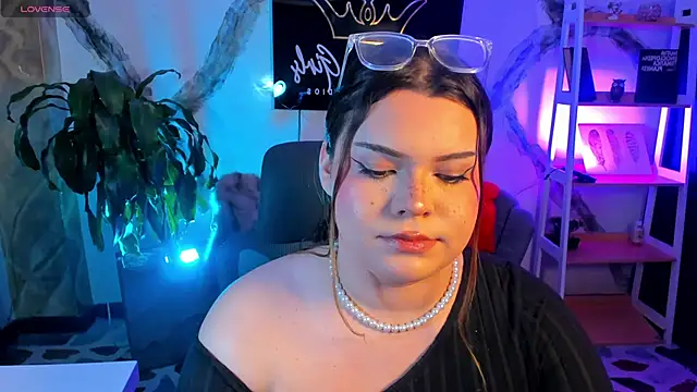 Snapshot of Maxxxine1 chatting on February 15, 2026, 5:52 am Maxxxine1 online show from February 15, 2026, 5:52 am