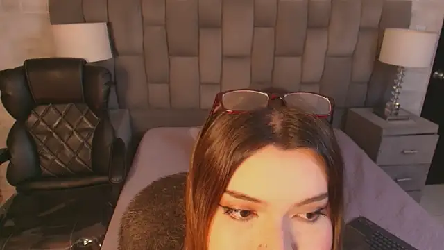 Snapshot of Maxxxine1 chatting on November 5, 2025, 5:54 am Maxxxine1 online show from November 5, 2025, 5:54 am