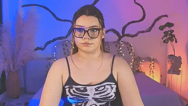 Snapshot of Maxxxine1 chatting on December 13, 2025, 11:00 pm Maxxxine1 online show from December 13, 2025, 11:00 pm