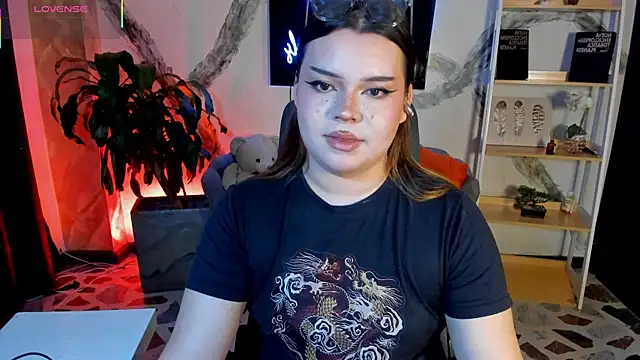 Snapshot of Maxxxine1 chatting on December 22, 2025, 1:39 am Maxxxine1 online show from December 22, 2025, 1:39 am