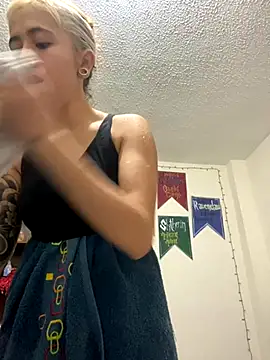 Snapshot of Sallem_Pink chatting on October 28, 2025, 11:53 am Sallem Pink online show from October 28, 2025, 11:53 am