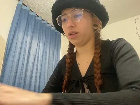 Snapshot of Sallem_Pink chatting on October 3, 2025, 12:17 pm Sallem Pink online show from October 3, 2025, 12:17 pm