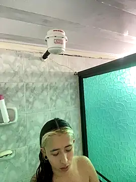 Snapshot of Sallem_Pink chatting on October 30, 2025, 3:42 pm Sallem Pink online show from October 30, 2025, 3:42 pm