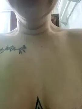 Snapshot of Sallem_Pink chatting on October 23, 2025, 11:42 am Sallem Pink online show from October 23, 2025, 11:42 am