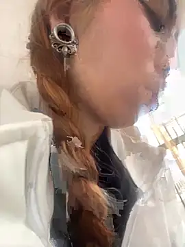 Snapshot of Sallem_Pink chatting on November 10, 2025, 11:04 am Sallem Pink online show from November 10, 2025, 11:04 am