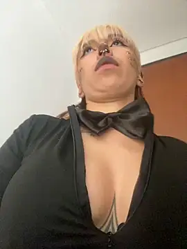 Snapshot of Sallem_Pink chatting on October 29, 2025, 7:46 pm Sallem Pink online show from October 29, 2025, 7:46 pm