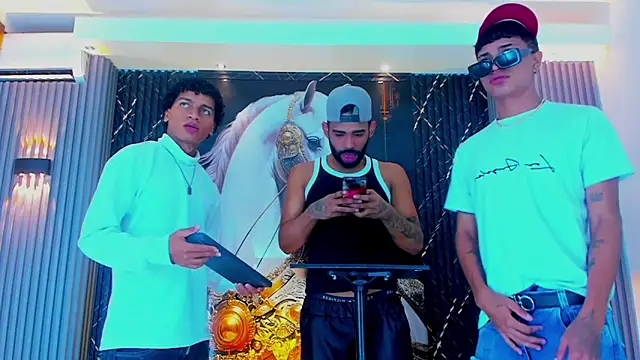 Snapshot of Dominic_Max_ chatting on September 21, 2025, 3:22 am Dominic Max  online show from September 21, 2025, 3:22 am