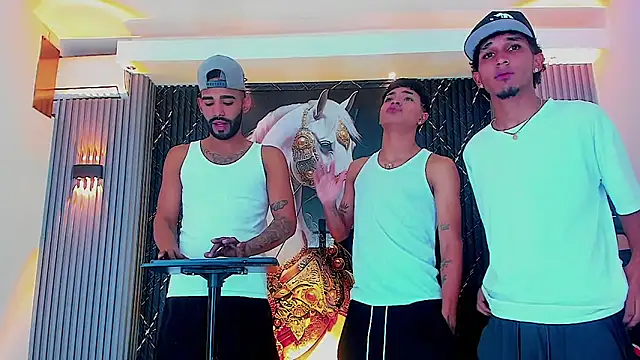 Snapshot of Dominic_Max_ chatting on October 28, 2025, 4:02 am Dominic Max  online show from October 28, 2025, 4:02 am