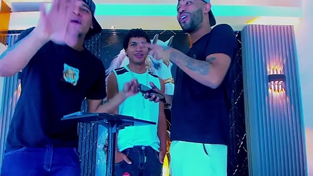 Snapshot of Dominic_Max_ chatting on September 23, 2025, 3:46 am Dominic Max  online show from September 23, 2025, 3:46 am