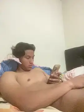 Snapshot of EmilianoPerex chatting on March 24, 2026, 12:21 am EmilianoPerex online show from March 24, 2026, 12:21 am