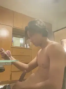 Snapshot of EmilianoPerex chatting on March 7, 2026, 8:47 pm EmilianoPerex online show from March 7, 2026, 8:47 pm