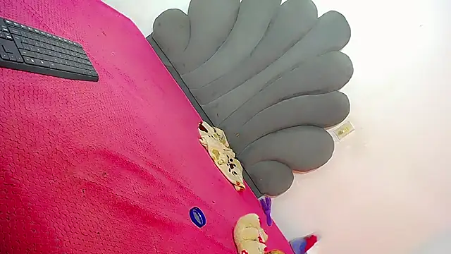 Snapshot of Sativa-sexy chatting on March 4, 2026, 9:33 pm Sativa-sexy online show from March 4, 2026, 9:33 pm