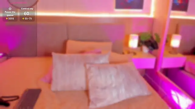 Snapshot of Meloddy_Rose chatting on October 31, 2025, 3:36 am Meloddy Rose online show from October 31, 2025, 3:36 am