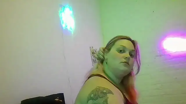 Snapshot of Jynxthefoxyfuck chatting on December 14, 2025, 3:02 am Jynxthefoxyfuck online show from December 14, 2025, 3:02 am