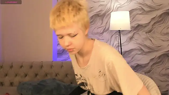 CarolineRichter online show from October 10, 2025, 2:23 am