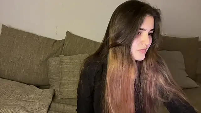 Snapshot of Vivalenti_Kiss chatting on November 15, 2025, 4:55 pm Vivalenti Kiss online show from November 15, 2025, 4:55 pm