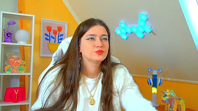 JessicaJewells online show from April 21, 2026, 6:20 am