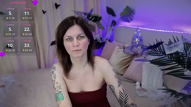 TinaMelt online show from October 17, 2025, 7:04 pm